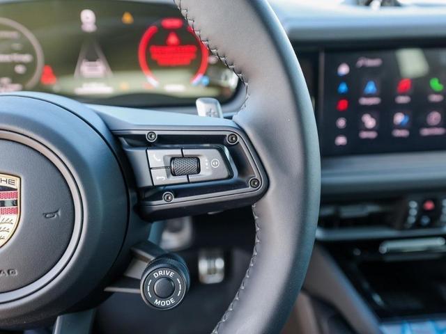 Photo of 2025 Blue Porsche Cayenne