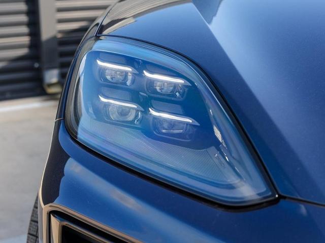 Photo of 2025 Blue Porsche Cayenne