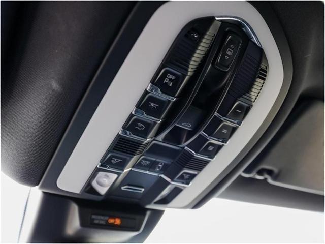 Photo of 2018 Carrara White Metallic Porsche Macan