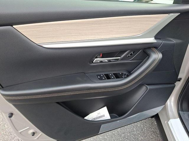 Photo of 2025 Platinum Mazda CX-90