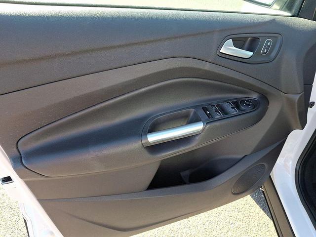 Photo of 2019 White Platinum Ford Escape