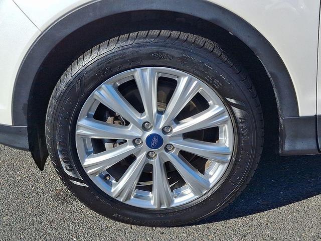 Photo of 2019 White Platinum Ford Escape