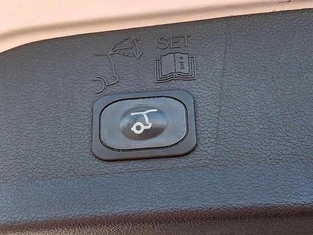 Photo of 2019 White Platinum Ford Escape
