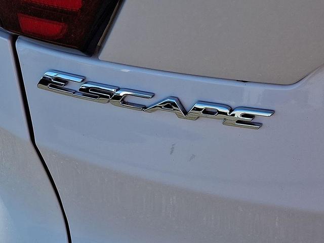 Photo of 2019 White Platinum Ford Escape