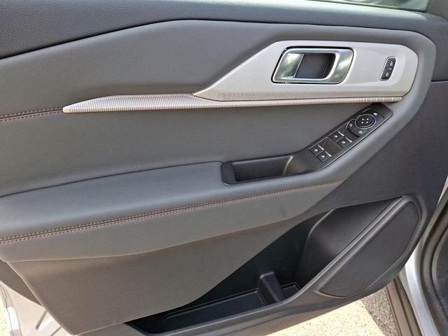 Photo of 2025 Silver Metallic Ford Explorer
