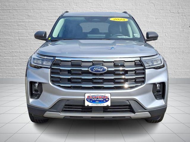 Photo of 2025 Silver Metallic Ford Explorer