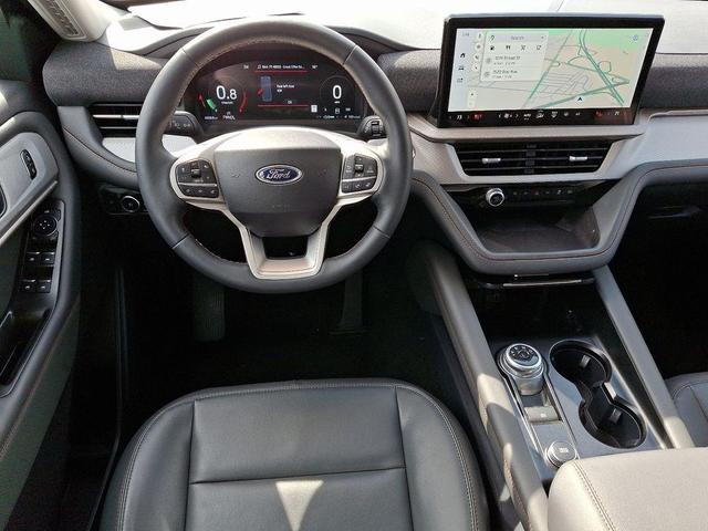 Photo of 2025 Silver Metallic Ford Explorer