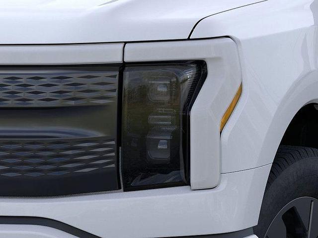 Photo of 2025 Oxford White Ford F-150 Lightning