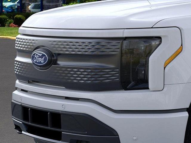 Photo of 2025 Oxford White Ford F-150 Lightning