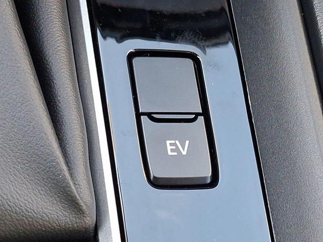 Photo of 2025 Wind Chill Pearl Mazda CX-50 Hybrid