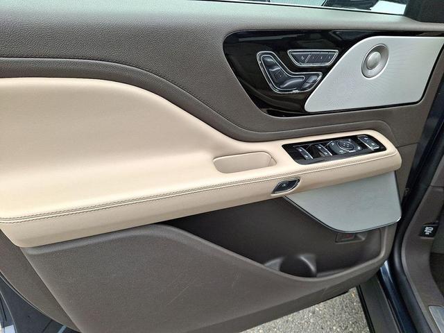 Photo of 2022 Flight Blue Lincoln Aviator