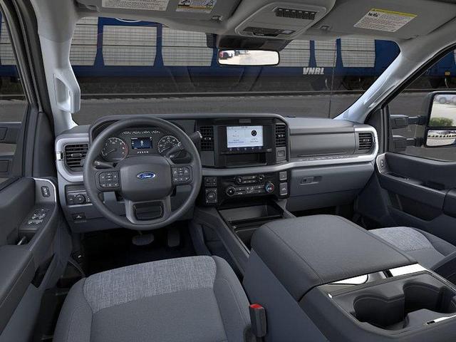 Photo of 2025 Oxford White Ford F-250