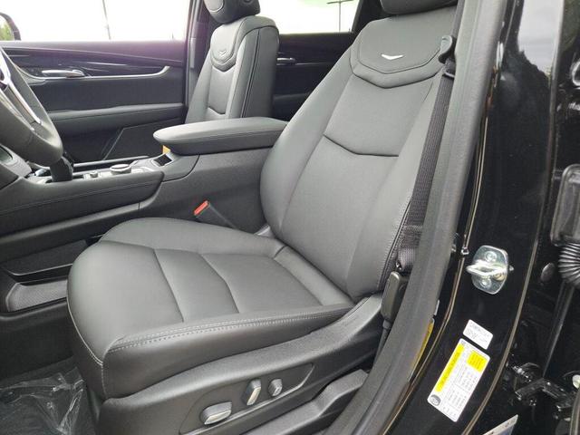 Photo of 2025 Stellar Black Metallic Cadillac XT5