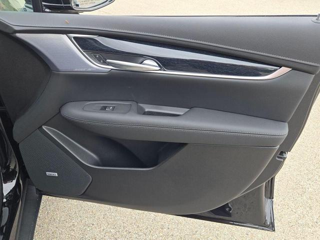 Photo of 2025 Stellar Black Metallic Cadillac XT5
