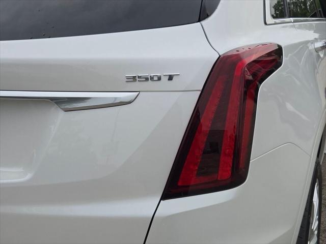 Photo of 2025 Crystal White Tricoat Cadillac XT5