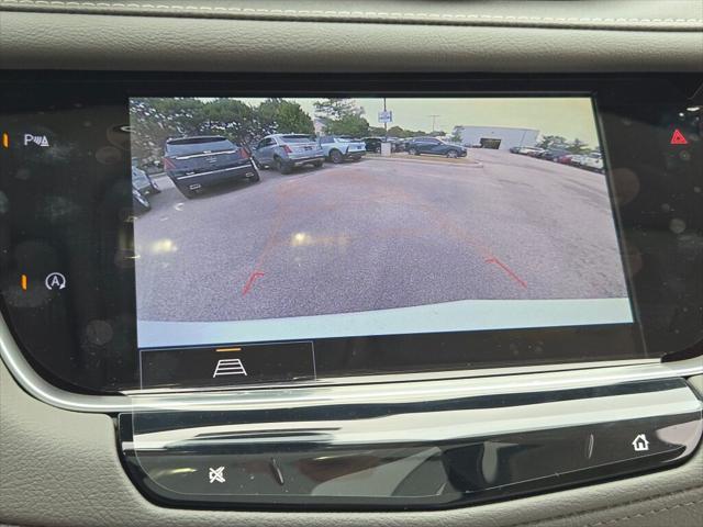 Photo of 2025 Crystal White Tricoat Cadillac XT5