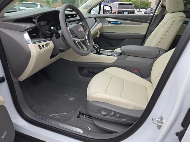 Photo of 2025 Crystal White Tricoat Cadillac XT5