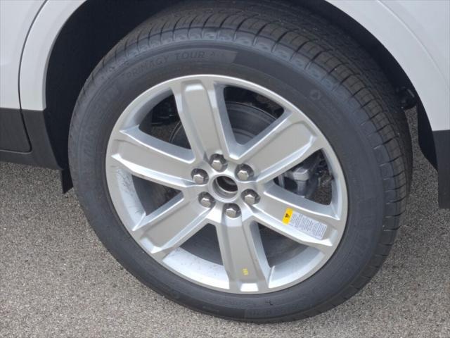 Photo of 2025 Crystal White Tricoat Cadillac XT5