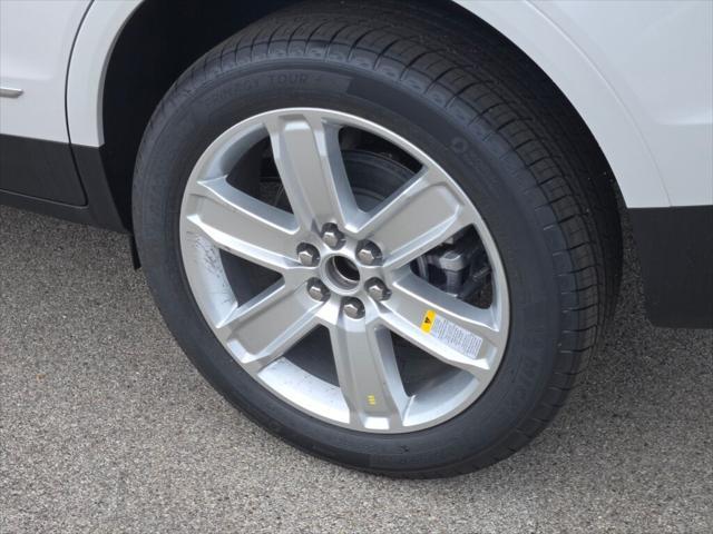 Photo of 2025 Crystal White Tricoat Cadillac XT5