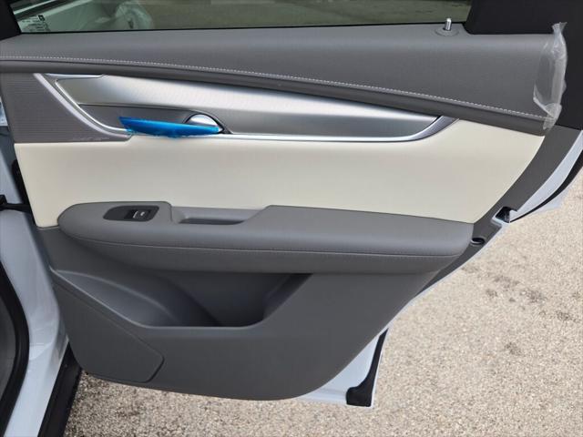 Photo of 2025 Crystal White Tricoat Cadillac XT5