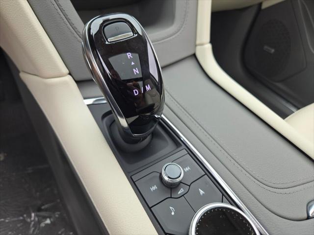 Photo of 2025 Crystal White Tricoat Cadillac XT5