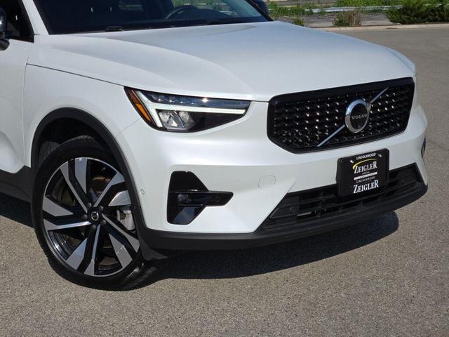 Photo of 2024 Crystal White Metallic Volvo XC40