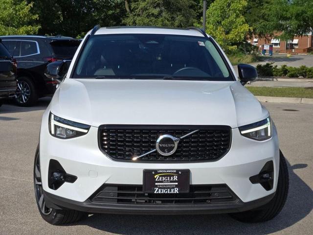 Photo of 2024 Crystal White Metallic Volvo XC40