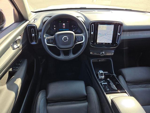 Photo of 2024 Crystal White Metallic Volvo XC40