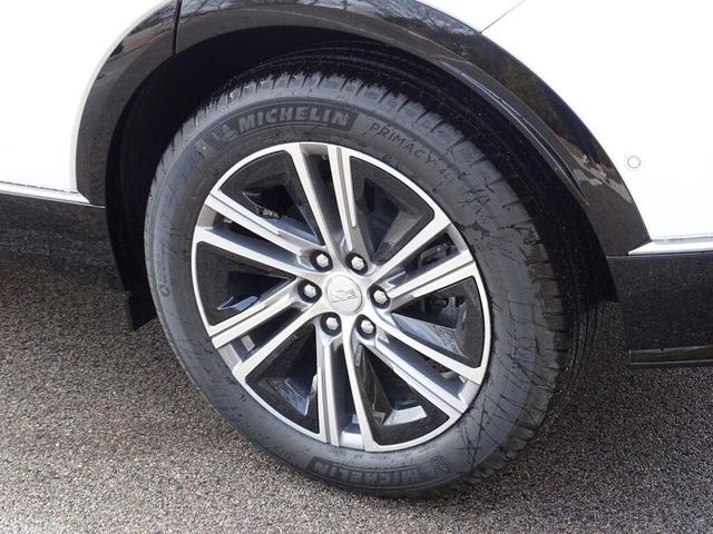 Photo of 2025 Crystal White Tricoat Cadillac LYRIQ