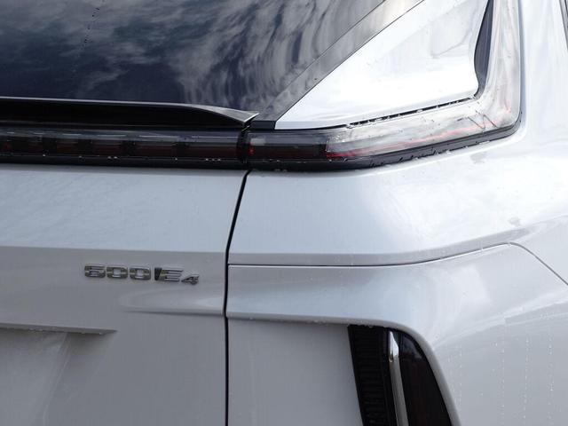 Photo of 2025 Crystal White Tricoat Cadillac LYRIQ
