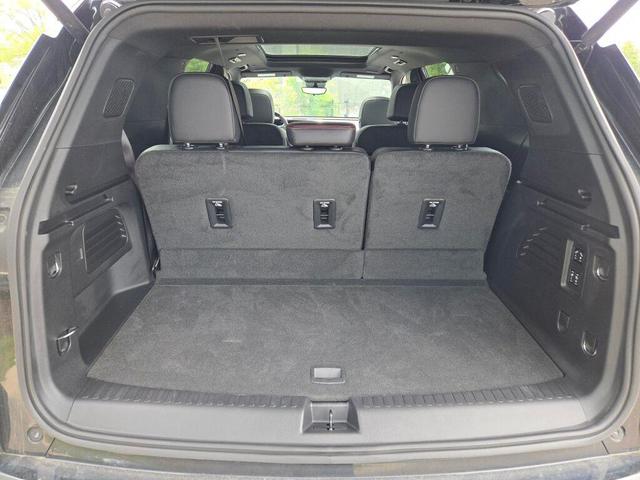 Photo of 2024 Mosaic Black Metallic Chevrolet Traverse