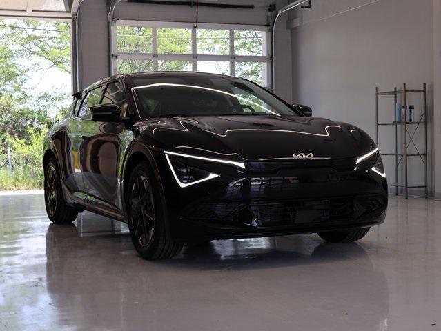 Photo of 2025 Ebony Kia EV6