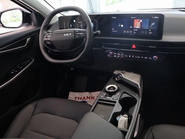 Photo of 2025 Glacier White Pearl Kia EV6