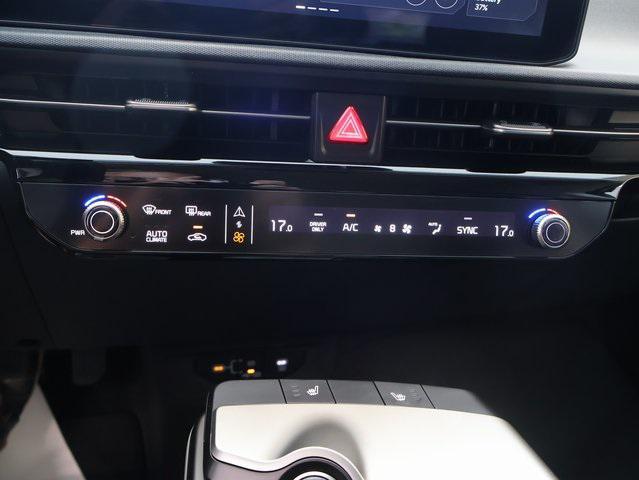 Photo of 2025 Glacier White Pearl Kia EV6