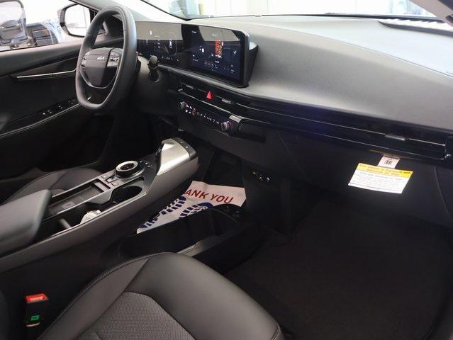 Photo of 2025 Glacier White Pearl Kia EV6
