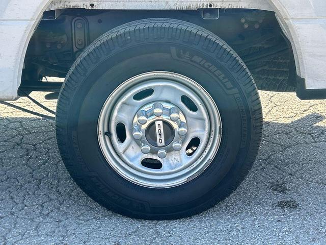 Photo of 2017 Oxford White Ford F-250