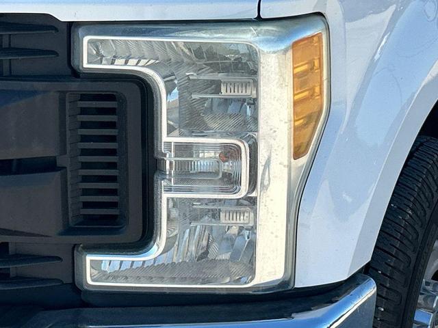 Photo of 2017 Oxford White Ford F-250