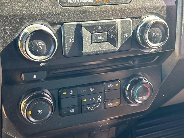 Photo of 2017 Oxford White Ford F-250