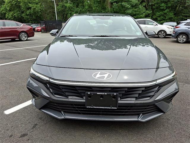 Photo of 2025 Ecotronic Gray Hyundai ELANTRA