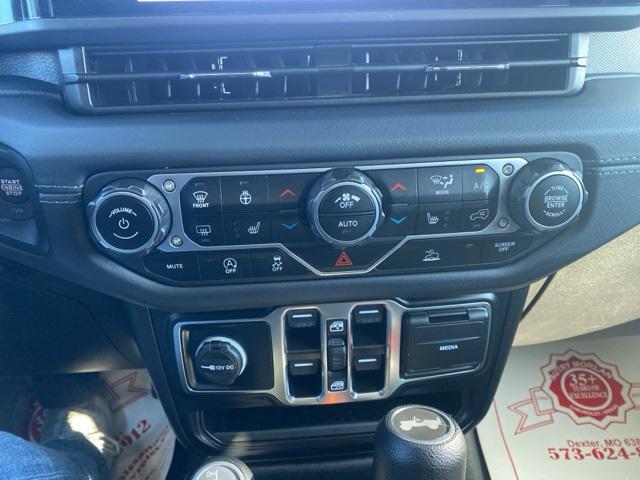 Photo of 2024 Bright White Clearcoat Jeep Wrangler