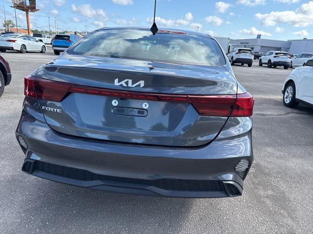 Photo of 2024 Gravity Gray Kia Forte