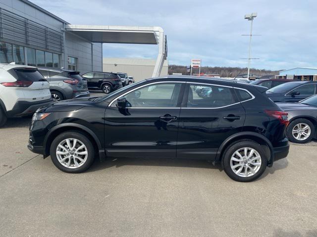 Photo of 2022 Magnetic Black Pearl Nissan Rogue Sport