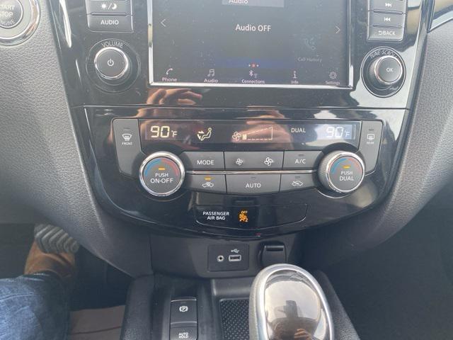 Photo of 2022 Magnetic Black Pearl Nissan Rogue Sport