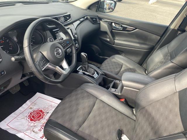 Photo of 2022 Magnetic Black Pearl Nissan Rogue Sport