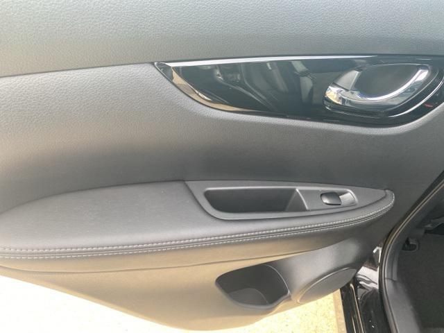 Photo of 2022 Magnetic Black Pearl Nissan Rogue Sport