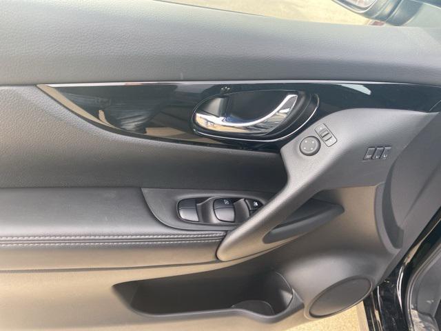Photo of 2022 Magnetic Black Pearl Nissan Rogue Sport