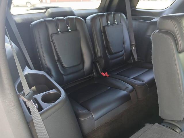 Photo of 2013 White Platinum Metallic Tri-Coat Ford Explorer