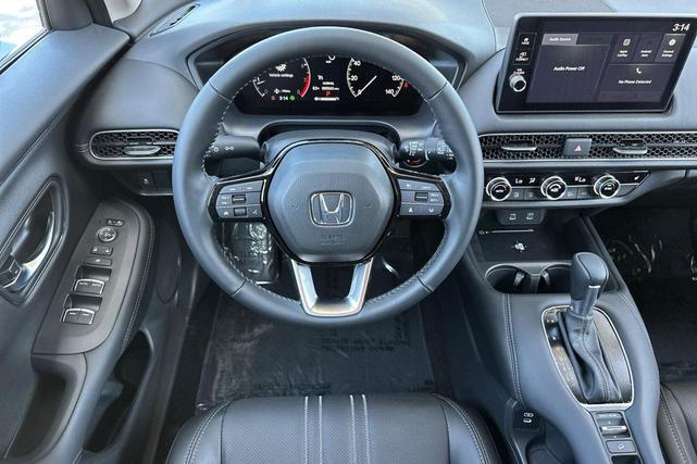 Photo of 2026 Platinum White Pearl Honda HR-V