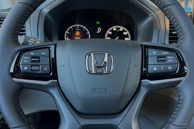 Photo of 2025 Platinum White Pearl Honda Odyssey