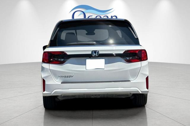 Photo of 2025 Platinum White Pearl Honda Odyssey